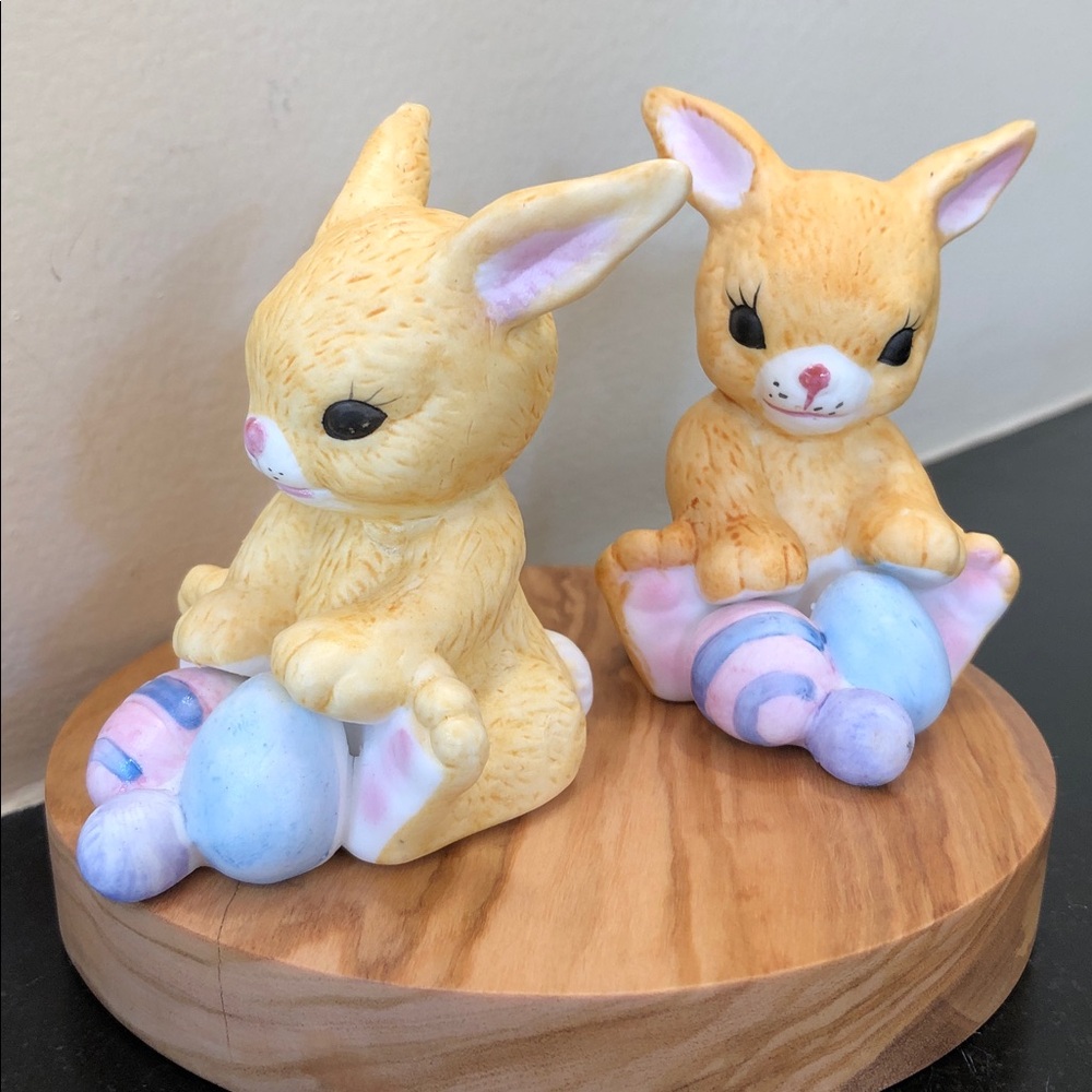 VINTAGE WB 1981 Porcelain Easter Bunny Rabbits & Eggs Figurines- Set of 2